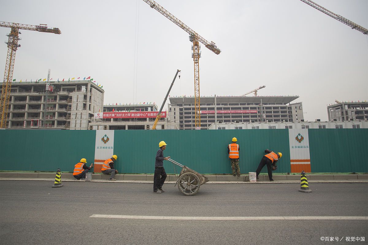 貴州天晟鋼結構公司承接貴陽活動板房,圍擋,大棚等業務.焊接二樓,臨時