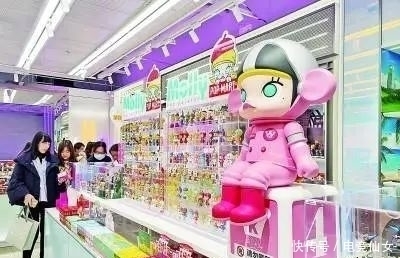 萬(wàn)物皆可“潮”！潮流玩具的工美設(shè)計(jì)“潮”在何處？探秘超207億元市場(chǎng)的審美與商業(yè)密碼